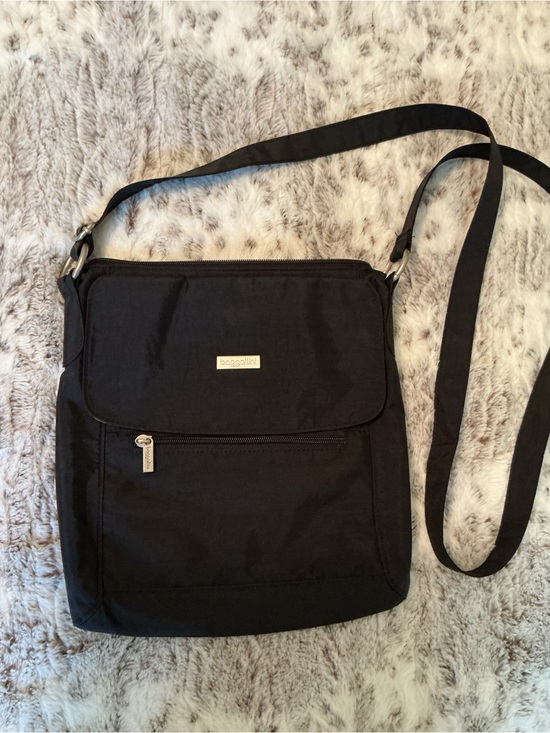 Baggallini Handbags - Baggallini Black Crossbody Bag